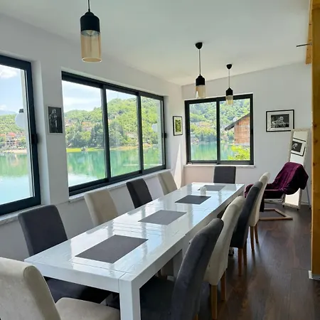 Loreen Apartment